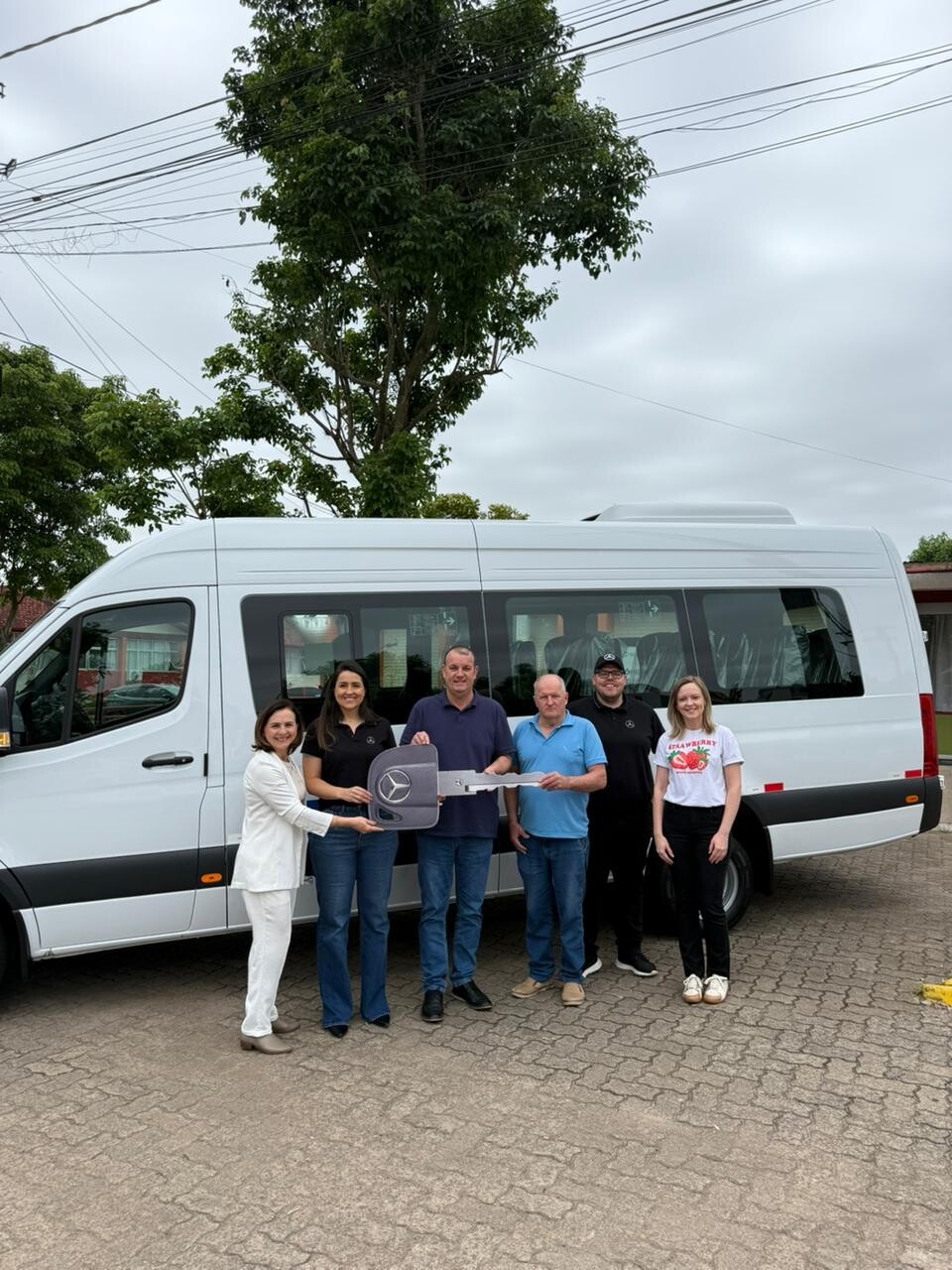 nova-van-adaptada-reforca-transporte-de-pacientes