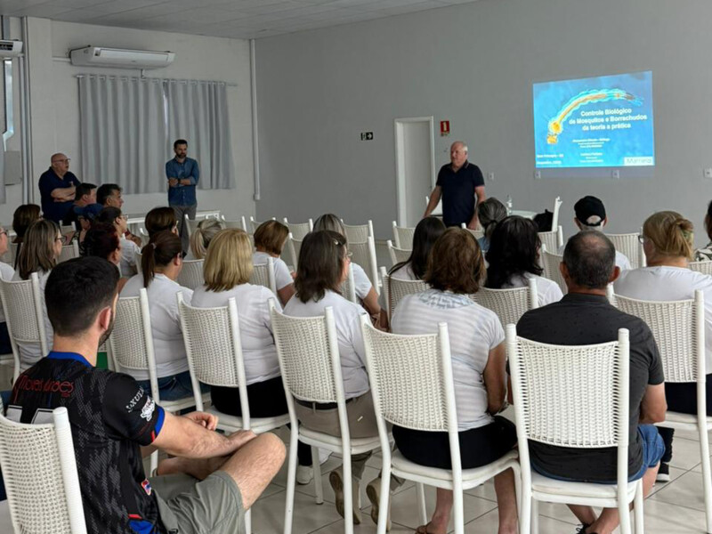 palestra-reune-profissionais-para-capacitacao-sobre-controle-de-insetos