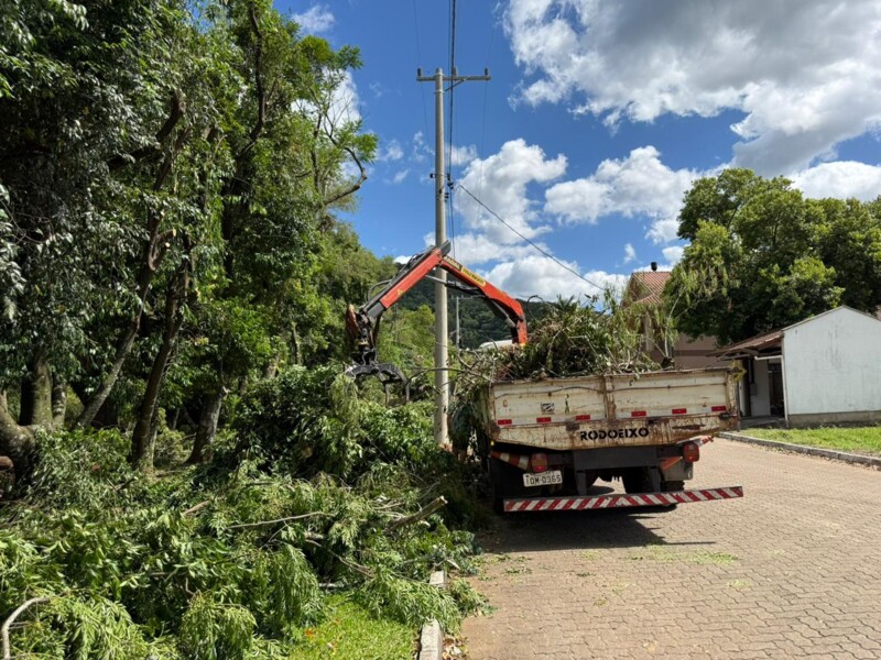 acao-rapida-garante-restabelecimento-de-servicos-apos-temporal-em-santa-teresinha