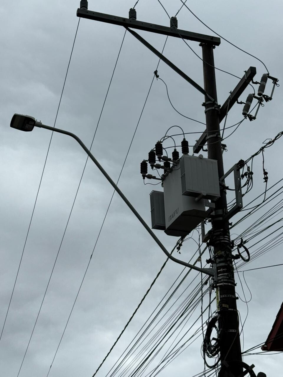 prefeitura-orienta-moradores-a-comunicarem-retirada-de-bracos-de-iluminacao-publica