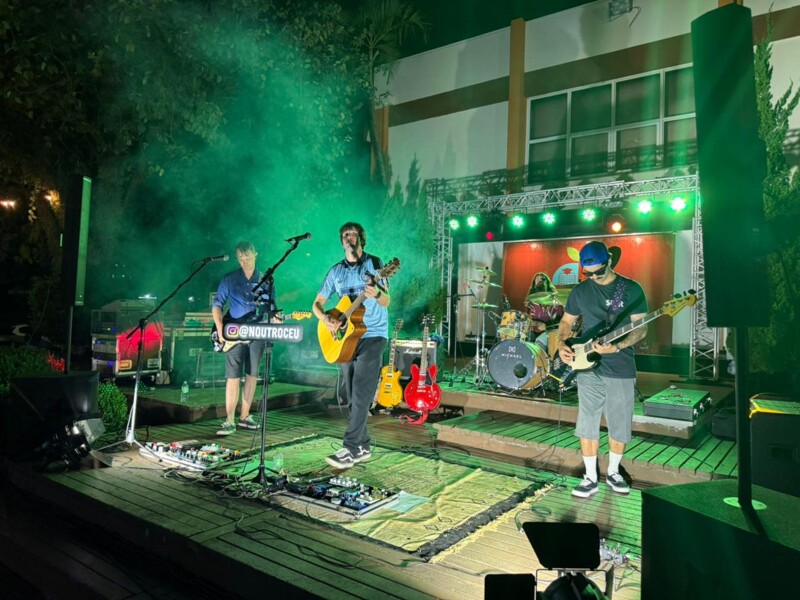 sabado-na-praca-musica-e-alegria-transformam-a-noite-em-encontro-de-familias-e-amigos