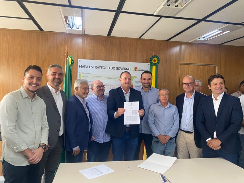 pavimenta-3-bom-principio-assina-convenio-para-pavimentacao-da-rua-otto-fridolino-hartmann