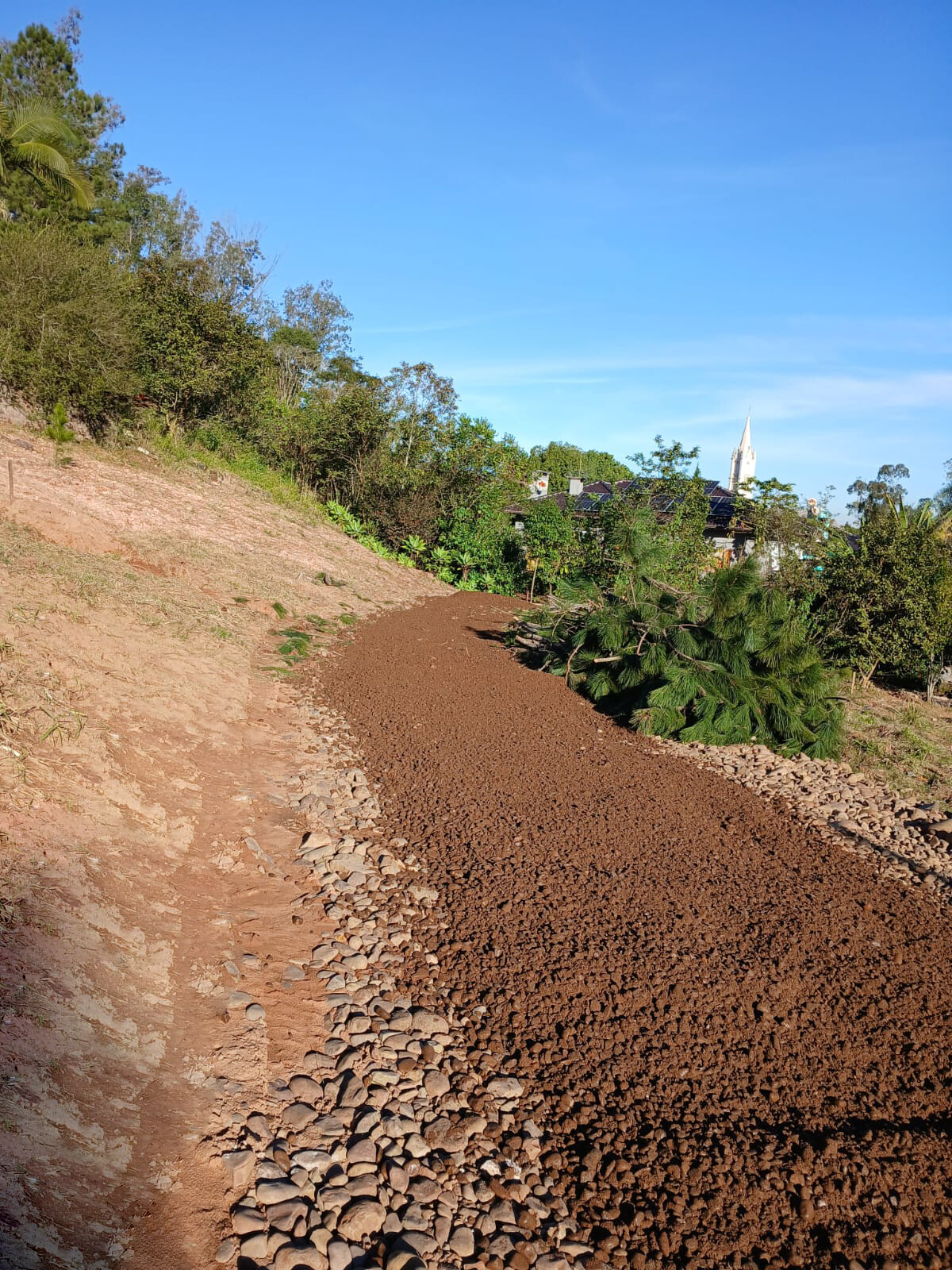 estrada-do-vale-das-flores-recebe-melhorias-para-garantir-mais-seguranca-aos-usuarios