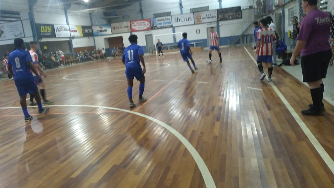 equipes-seguem-na-disputa-pela-copa-super-ledur-de-futsal