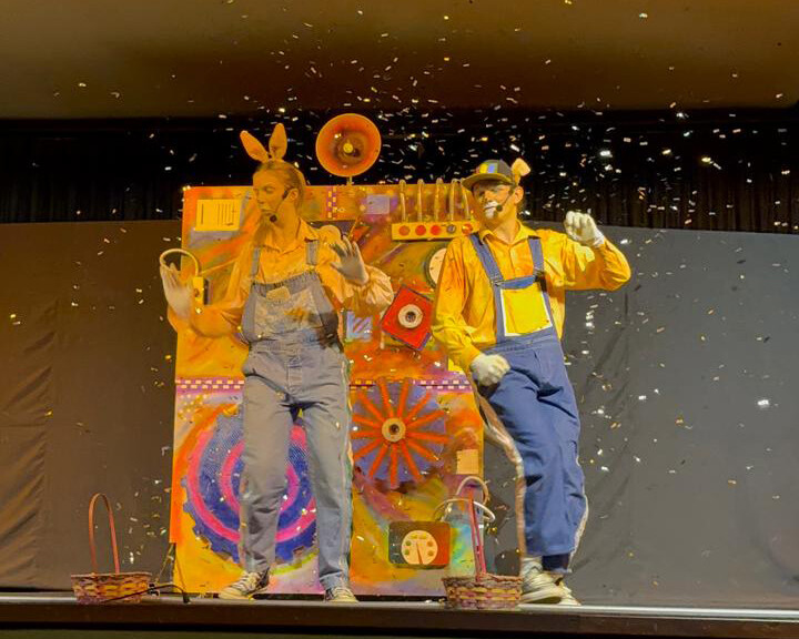 espetaculo-a-maquina-da-pascoa-encanta-publico-em-noite-especial-no-centro-de-eventos