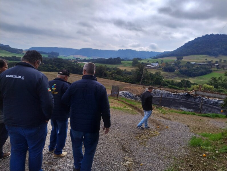 visita-tecnica-apresenta-alternativa-sustentavel-para-manejo-de-dejetos-na-suinocultura
