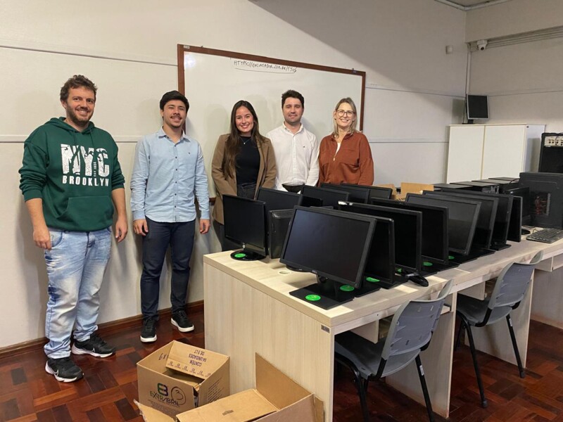 emef-sao-jose-recebe-15-computadores-da-sicredi-serrana