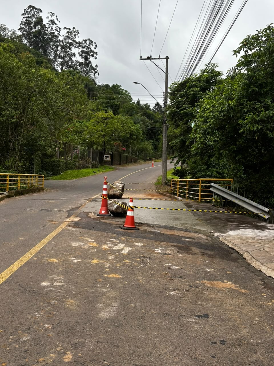 atencao-motoristas-trecho-da-cabeceira-da-ponte-em-nova-columbia-segue-interditado